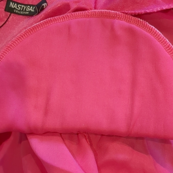 Nasty Gal Soft Satin Power Shoulder Pads Open Back Blouse in Hot Pink size 4 - Picture 6 of 8